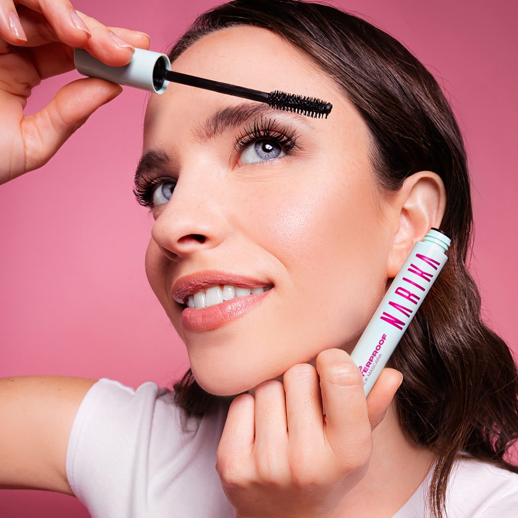 modella-mascara-waterproof-narika