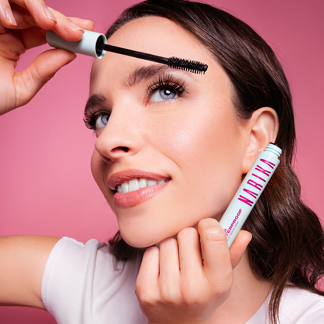 modella-mascara-waterproof-narika