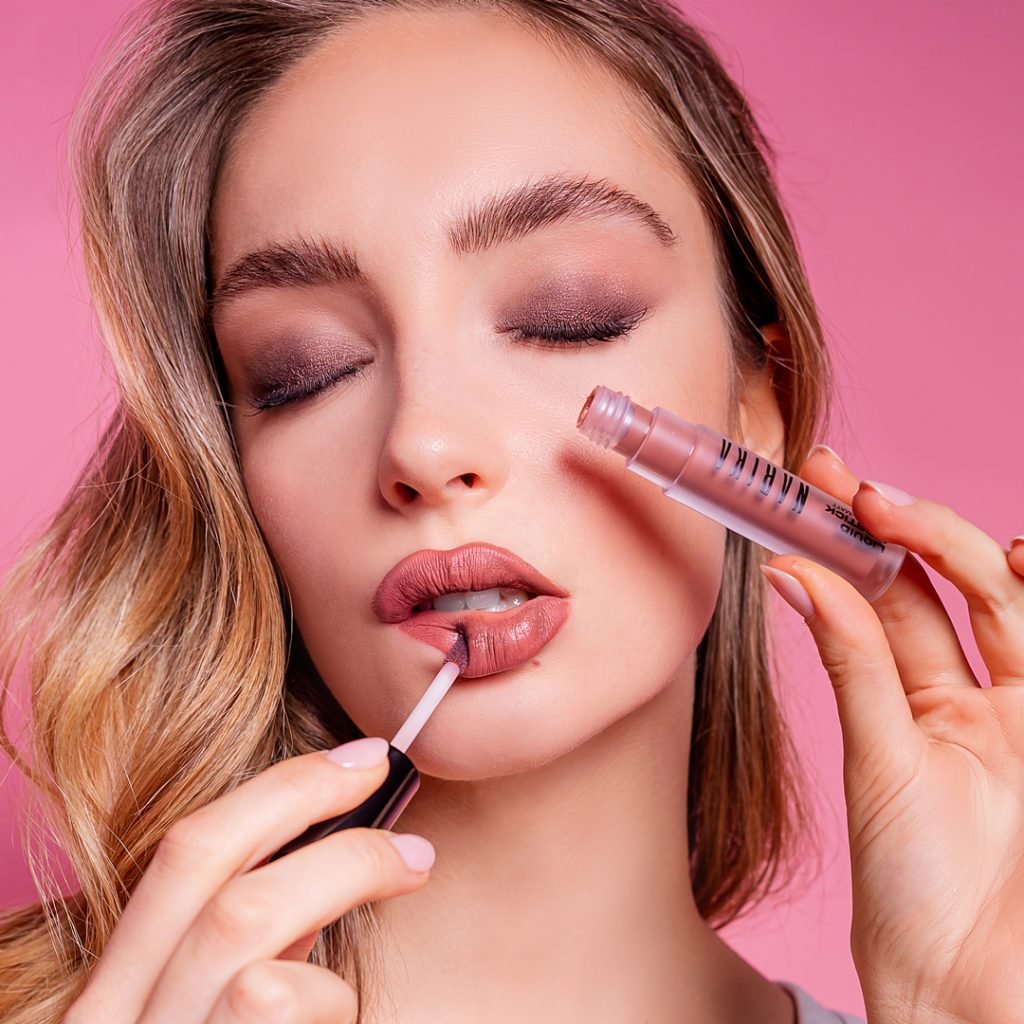 Modella-Rossetto-Liquido